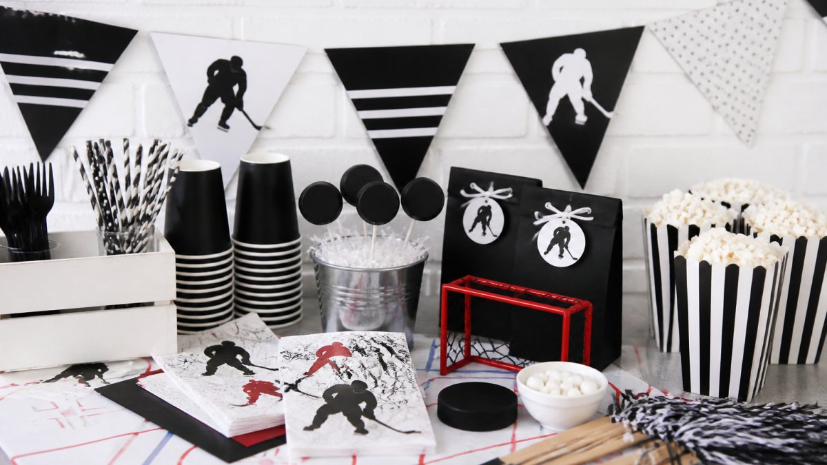 DIY Hockey Themed Party Decorations and Supplies